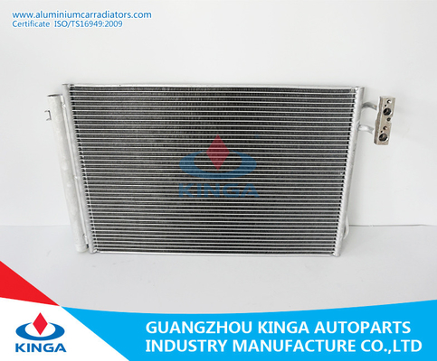 China Auto BMWs E90 2004 wassergekühlter Wechselstrom-Kondensator-abkühlende Gerätautoautoteile fournisseur
