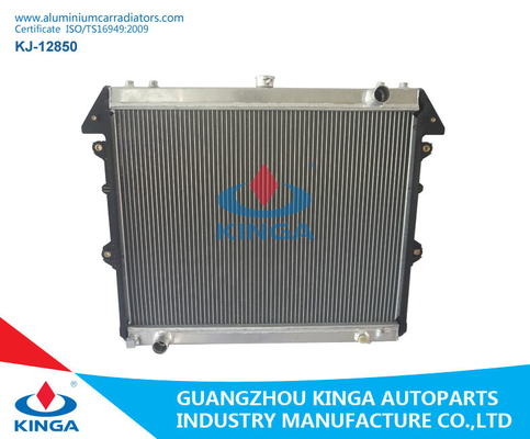 China Berufsaluminiumauto-Heizkörper-silberne Farbe 16400-OC180/OC200/OC220 fournisseur
