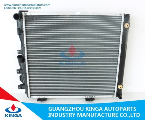 China Benz-Aluminiumheizkörper W124/230E '84 - 93 PA32/36 AN DPI 453 Soem 124 500 2803/9003 fournisseur