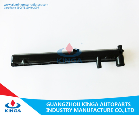 China Flüssiger Speicherheizkörper-Plastikbehälter für Benz E - Klasse W124 E250D 84 M.Ü. fournisseur