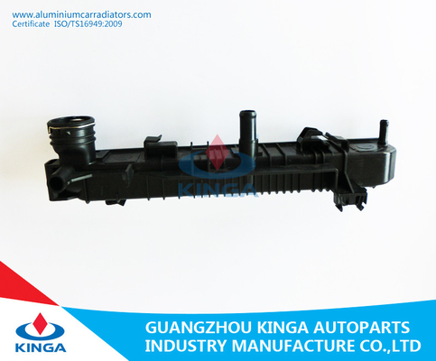 China Rechte Plastikbehälter-Heizkörper-Mercedes-Sprinter 06 M.Ü. OEM9065000002/0101/0202 fournisseur