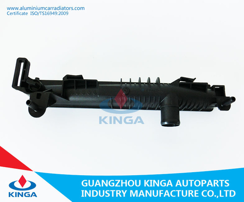China Ersetzen Sie Heizkörper-Plastikbehälter-Rechtbehälter für M.Ü. 1.9D RENAULT KANGOO-97 fournisseur