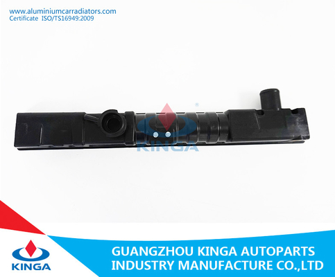 China Automobilteil-Plastikwasserkasten von Toyota Hiace ‚88-89 2Y/3Y/4Y Mt für Ersatz fournisseur