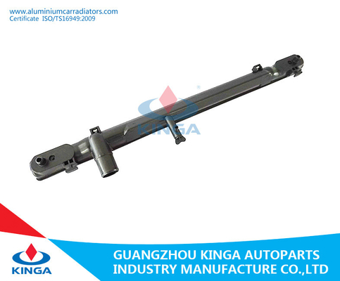 China Kühlmittel-Heizkörper-Plastikbehälter für Wasserkasten TOYOTAS CROWN'06 UZS186 zerteilt fournisseur