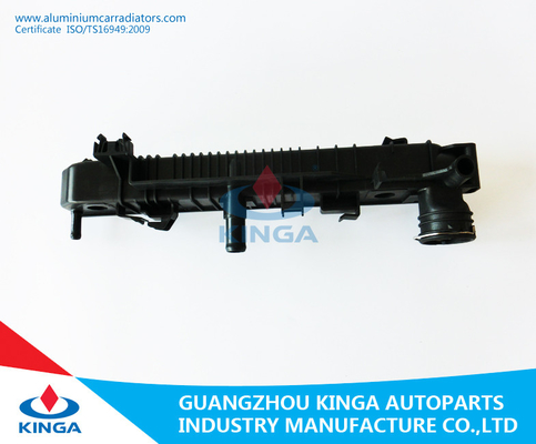 behälter-Reparatur-Mercedes-Sprinter 06 des Heizkörper-9065000302/0402/68013630AA Plastikan fournisseur