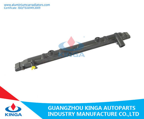 Soem-Heizkörper-Plastikbehälter für Heizkörper-Unterseiten-Behälter Toyotas Cressida'95-96 S/R/YX80 Mt fournisseur
